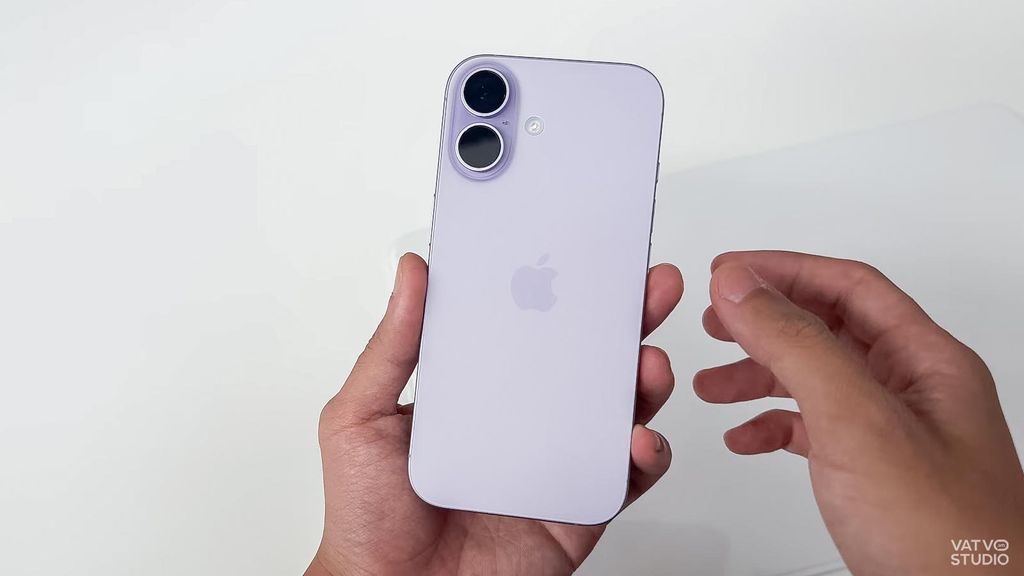 Trên tay iPhone 17: Cuối cùng iPhone tiêu chuẩn đã có màn hình 120Hz!