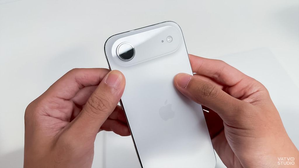 Cảm nhận về iPhone Air: Quá mỏng, quá nhẹ mà vẫn có Apple A19 Pro, màn hình 120Hz